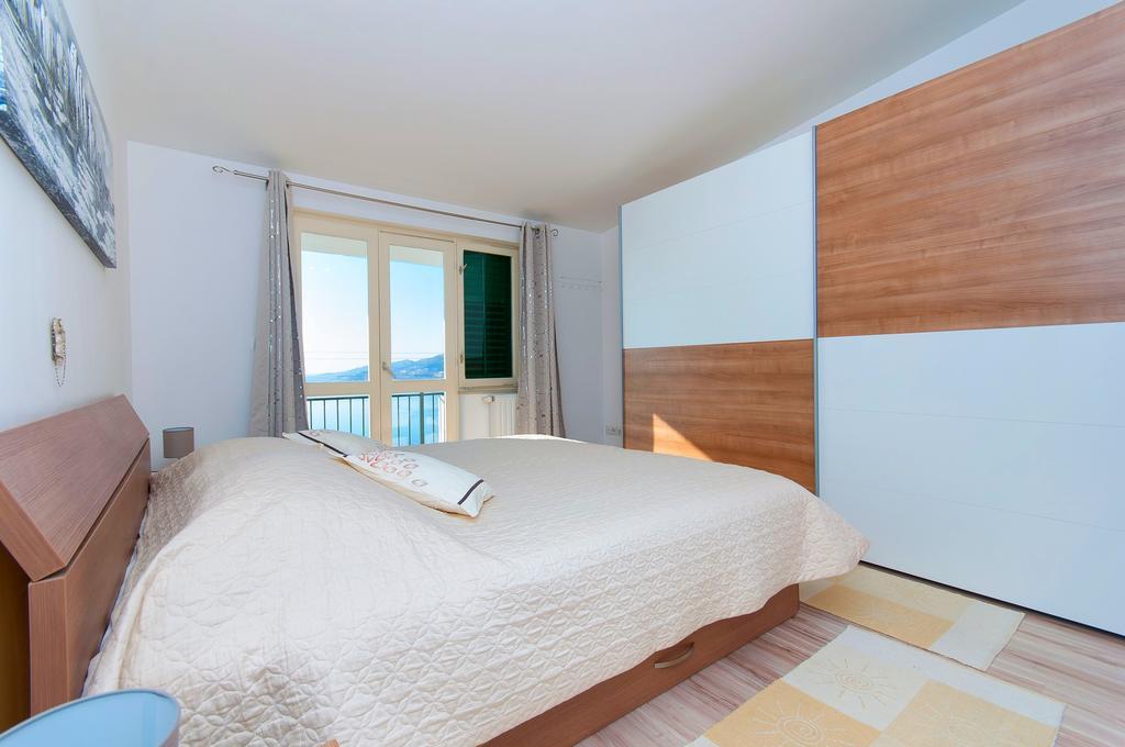 Apartment Lelas Omiš Esterno foto
