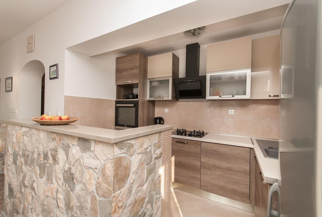Apartment Lelas Omiš Esterno foto