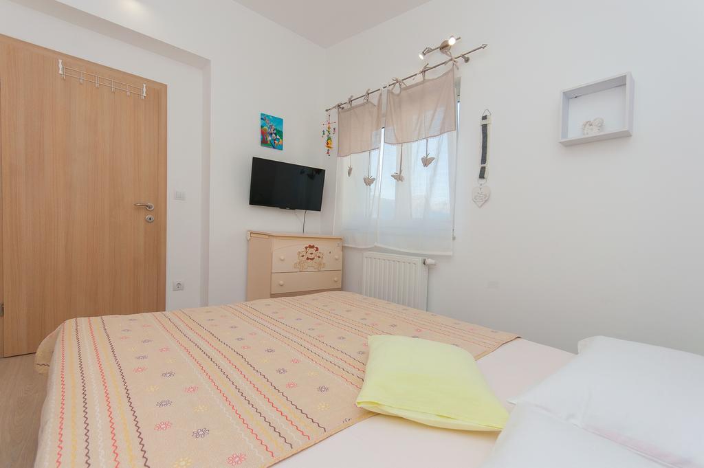 Apartment Lelas Omiš Esterno foto