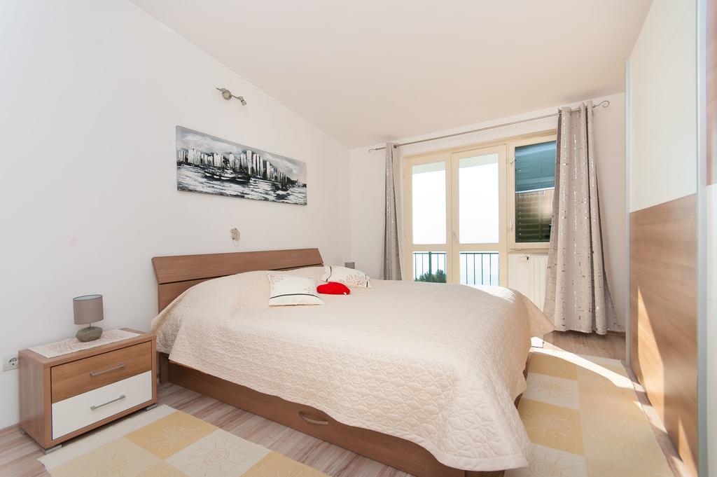 Apartment Lelas Omiš Esterno foto