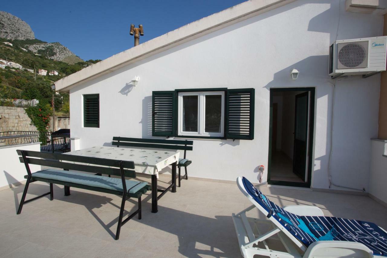Apartment Lelas Omiš Esterno foto