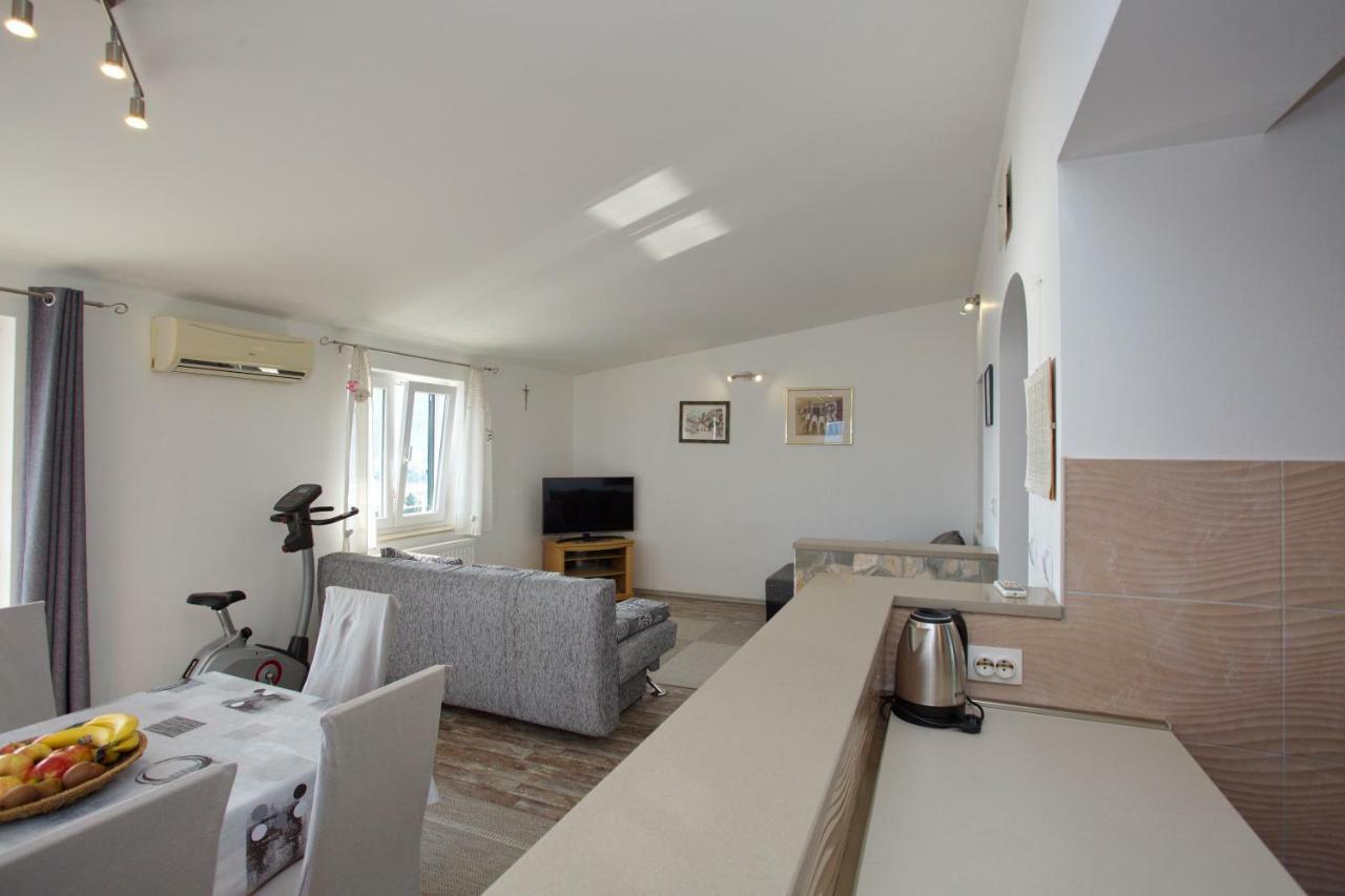 Apartment Lelas Omiš Esterno foto